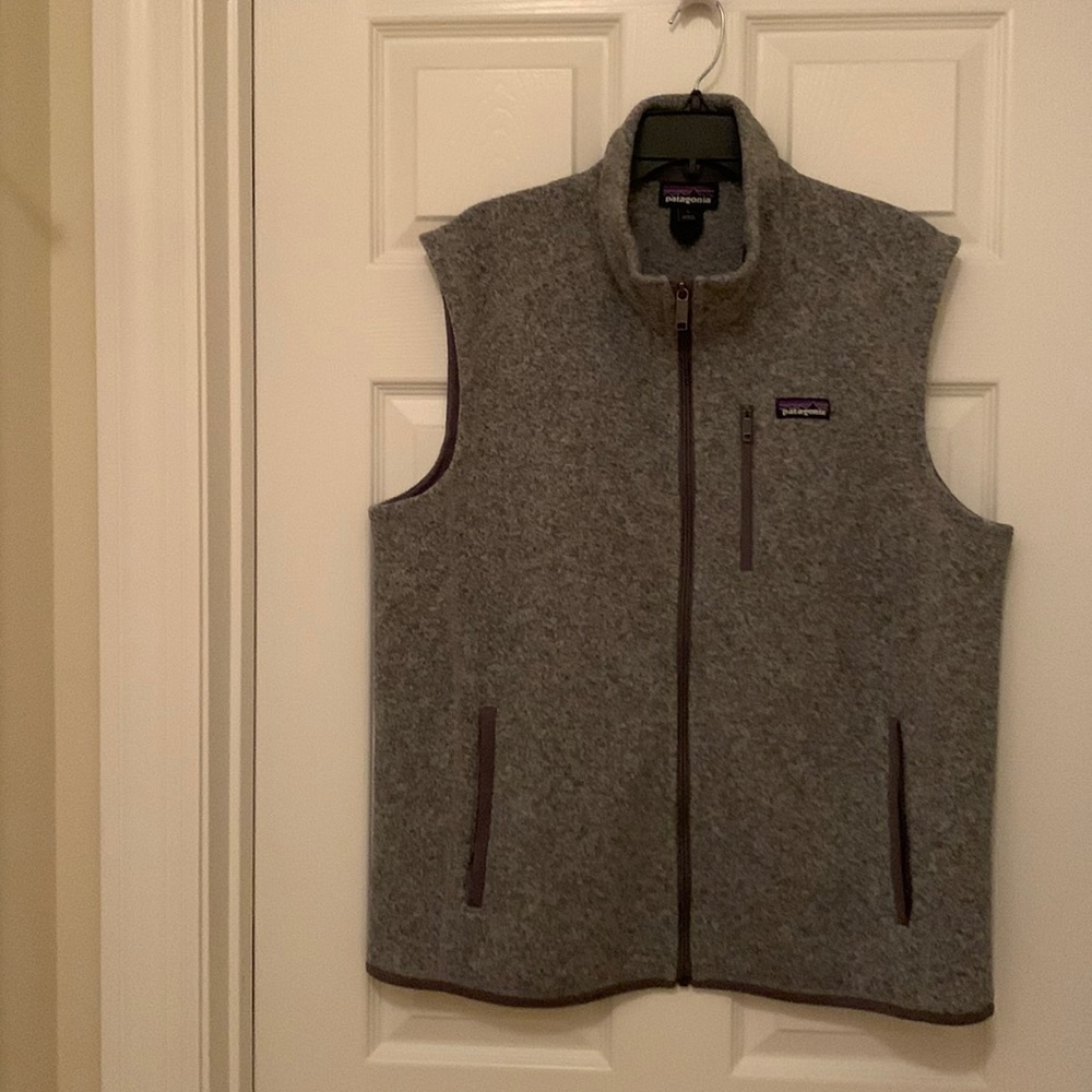Men’s Patagonia vest with full zipper